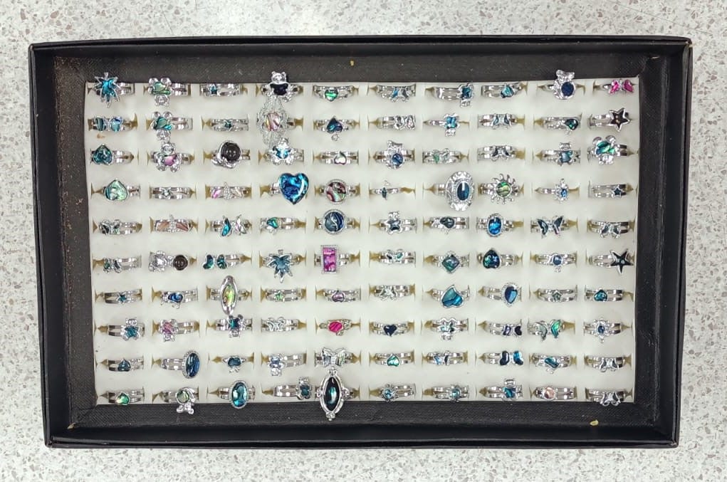 Local Kiwi Deals 5 TRAY Artificial Mixed Style Rings - ASSORTED